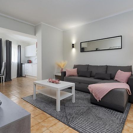 Sunny Flat W/ Balcony & Pool By Lovelystay ปอร์ติเมา ภายนอก รูปภาพ