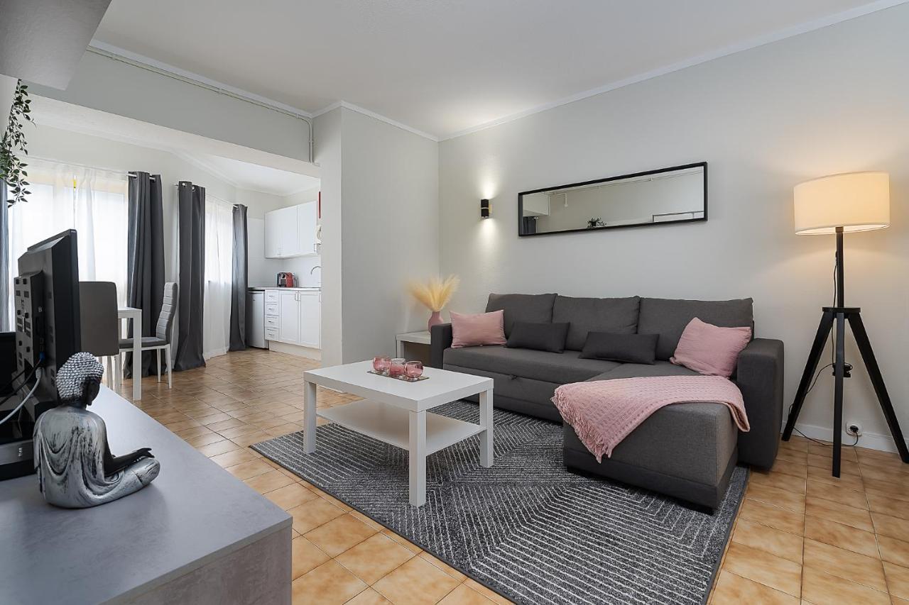 Sunny Flat W/ Balcony & Pool By Lovelystay ปอร์ติเมา ภายนอก รูปภาพ