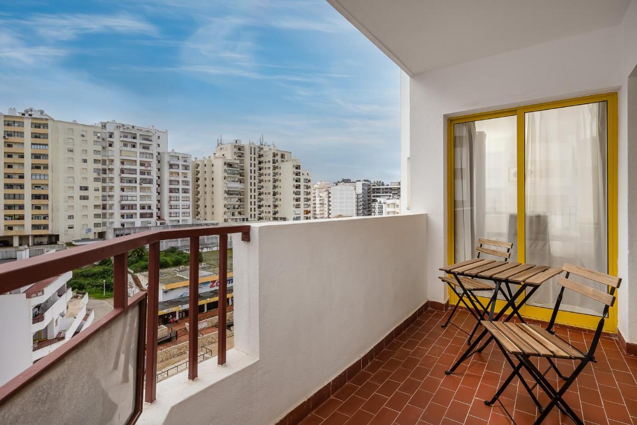 Sunny Flat W/ Balcony & Pool By Lovelystay ปอร์ติเมา ภายนอก รูปภาพ