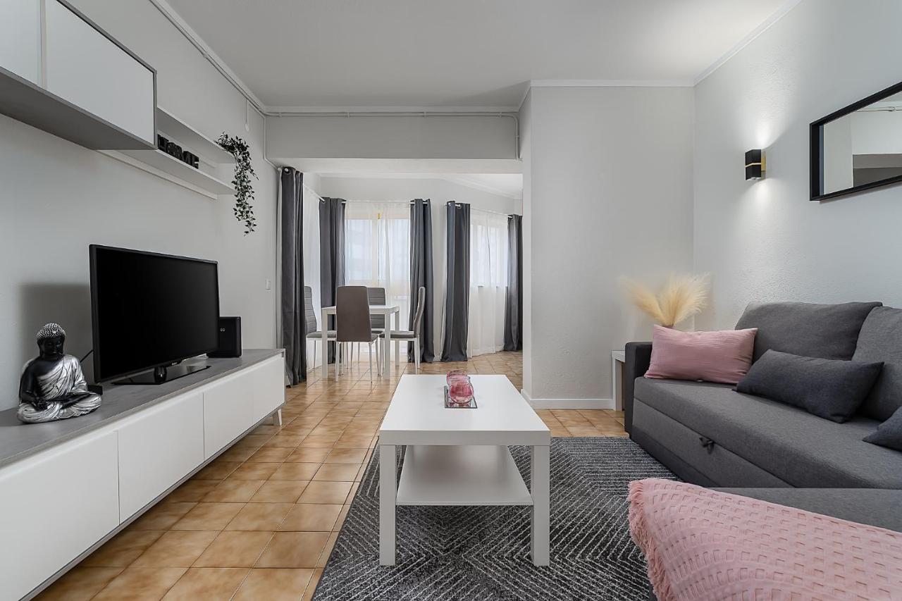 Sunny Flat W/ Balcony & Pool By Lovelystay ปอร์ติเมา ภายนอก รูปภาพ